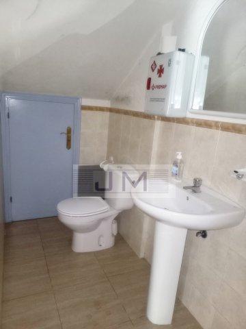 Se vende local comercial muy céntrico en Ribeira