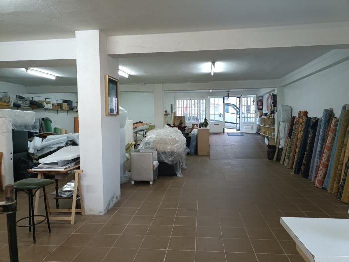 se alquila local comercial en Ribeira