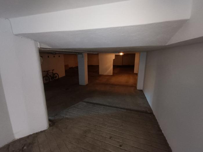 Se vende sótano para garajes y trasteros en Ribeira