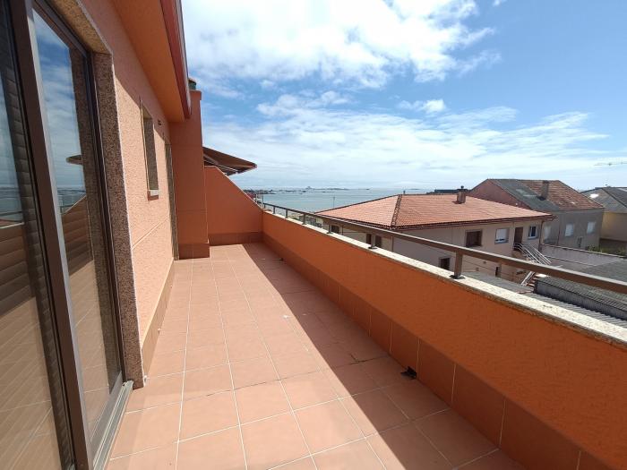 Se vende ático con 2 terrazas y vistas al mar en Aguiño