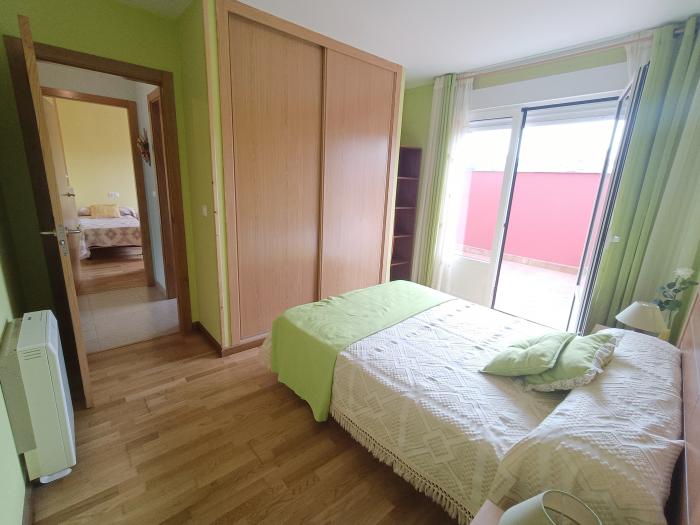 Se vende apartamento con patio cerca de la playa de Coroso