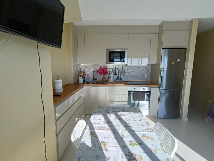 Se alquila ático en Aguiño. Precio: 380€