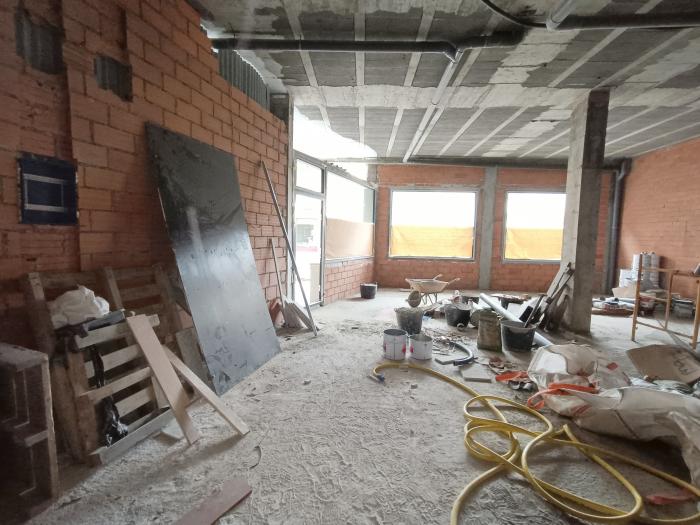 Se alquila bajo para acondicionar en Ribeira